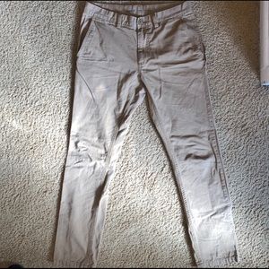 Men’s Old Navy Lived in Chino khaki pants Size 31x32